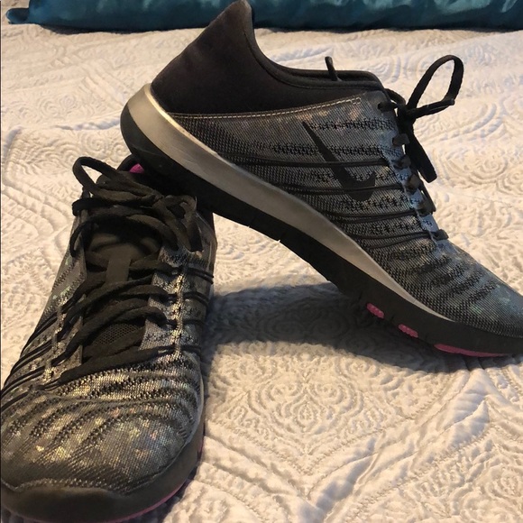 Nike Shoes - Nike Free Womans